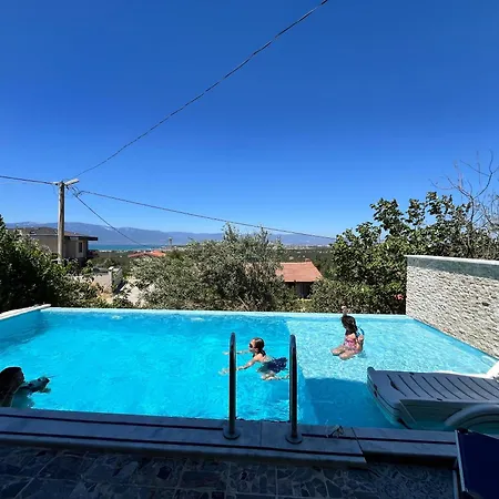 Detached Stone With Pool Sleeps 9 *