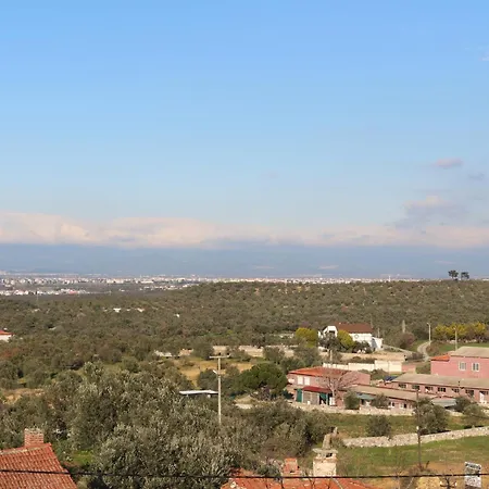 Detached Stone With Pool Sleeps 9 Willa *