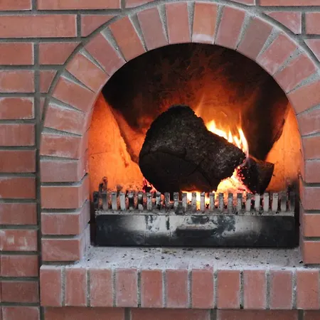 Detached Stone With Pool Sleeps 9