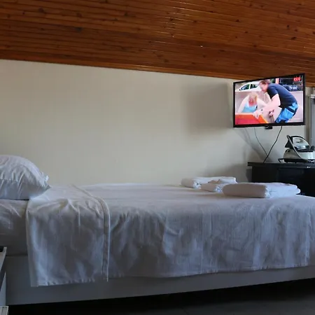 Detached Stone With Pool Sleeps 9 فيلة