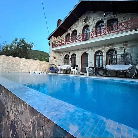 فيلة Detached Stone With Pool Sleeps 9
