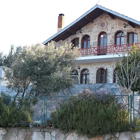 Detached Stone With Pool Sleeps 9