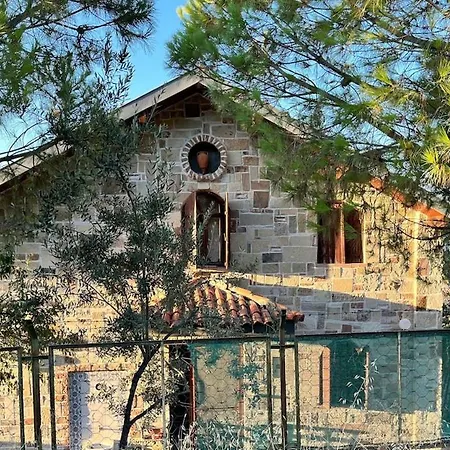 Villa Detached Stone With Pool Sleeps 9 *