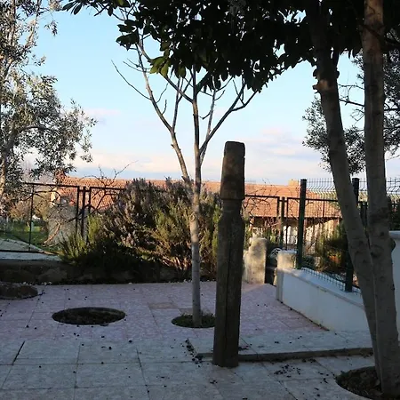 فيلة Detached Stone With Pool Sleeps 9