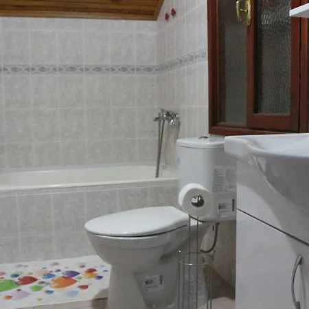 Detached Stone With Pool Sleeps 9 *