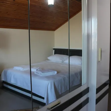 Detached Stone With Pool Sleeps 9 فيلة Ören