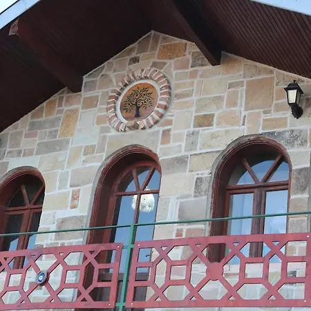 Detached Stone With Pool Sleeps 9