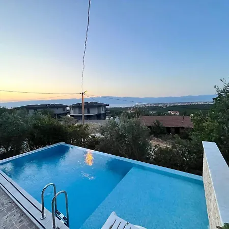 فيلة Detached Stone With Pool Sleeps 9 Ören