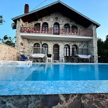 Detached Stone With Pool Sleeps 9