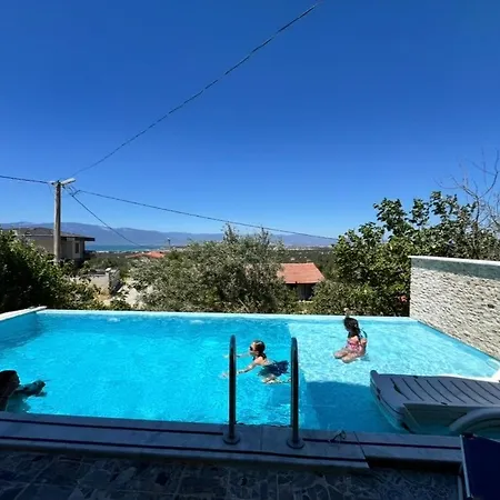 فيلة Detached Stone With Pool Sleeps 9 Ören