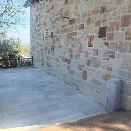 Detached Stone With Pool Sleeps 9 فيلة *