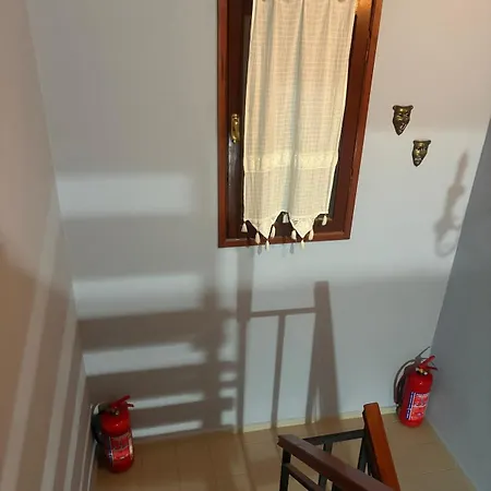 Detached Stone With Pool Sleeps 9 فيلة