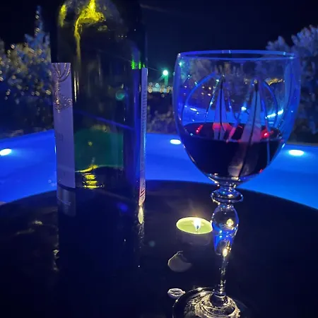 Detached Stone With Pool Sleeps 9 فيلة *