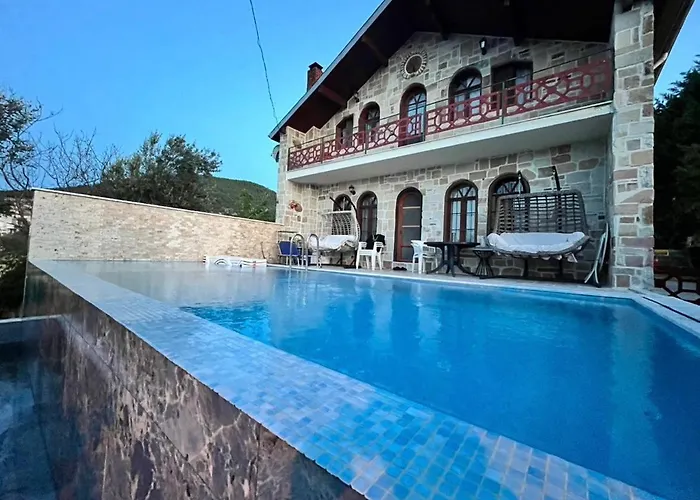 Villa Detached Stone With Pool Sleeps 9