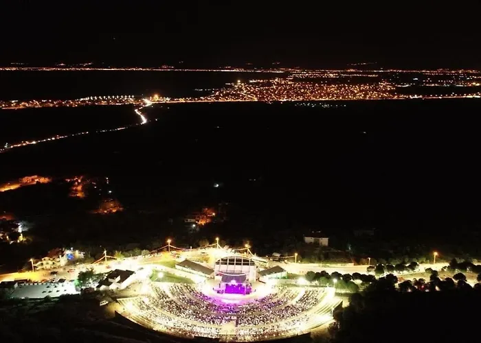 Detached Stone With Pool Sleeps 9 * Ören