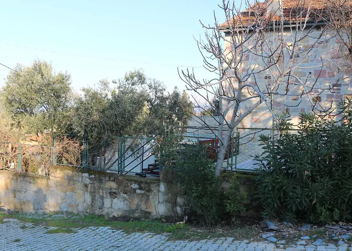 Villa Detached Stone With Pool Sleeps 9