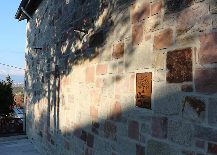 Detached Stone With Pool Sleeps 9 Villa *