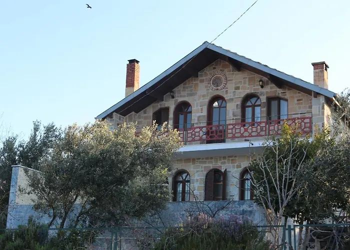 Detached Stone With Pool Sleeps 9