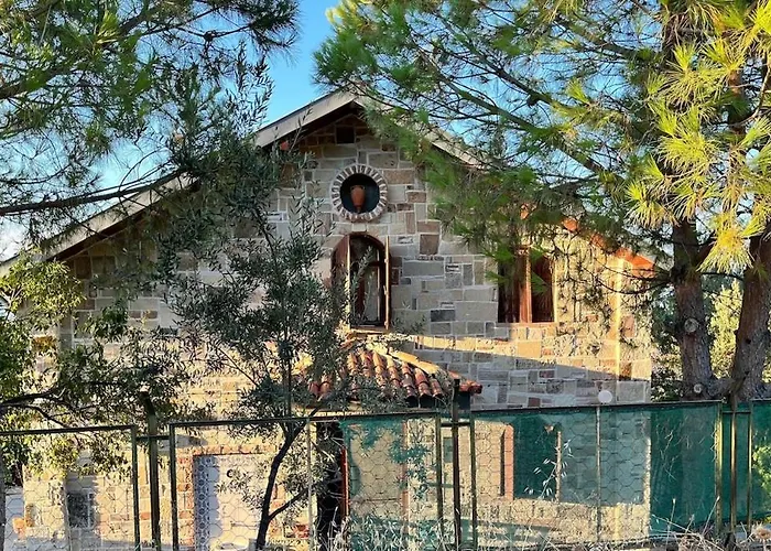 Villa Detached Stone With Pool Sleeps 9 *