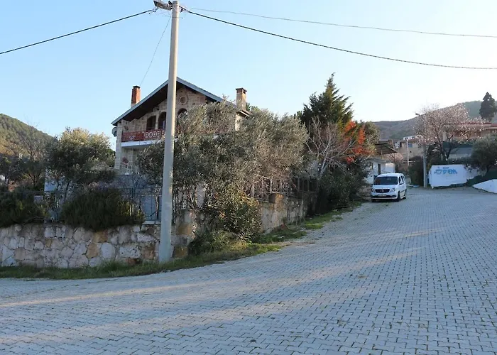 Detached Stone With Pool Sleeps 9