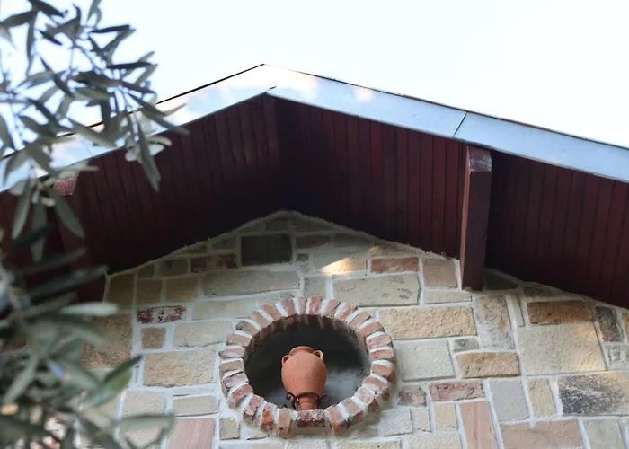 Detached Stone With Pool Sleeps 9 Villa *