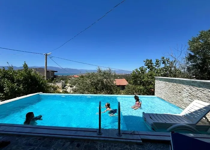 Villa Detached Stone With Pool Sleeps 9 Ören