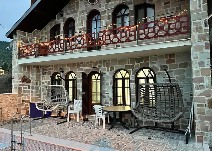 Detached Stone With Pool Sleeps 9