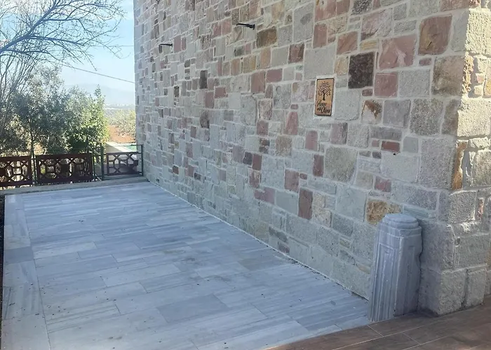 Detached Stone With Pool Sleeps 9 Villa *