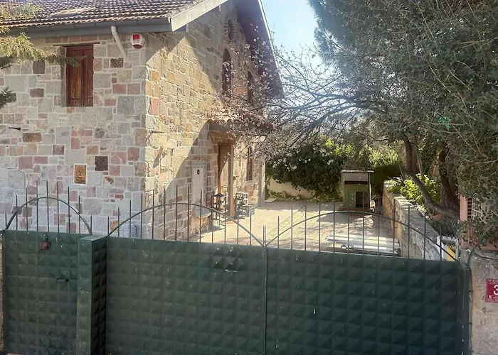 Villa Detached Stone With Pool Sleeps 9 *