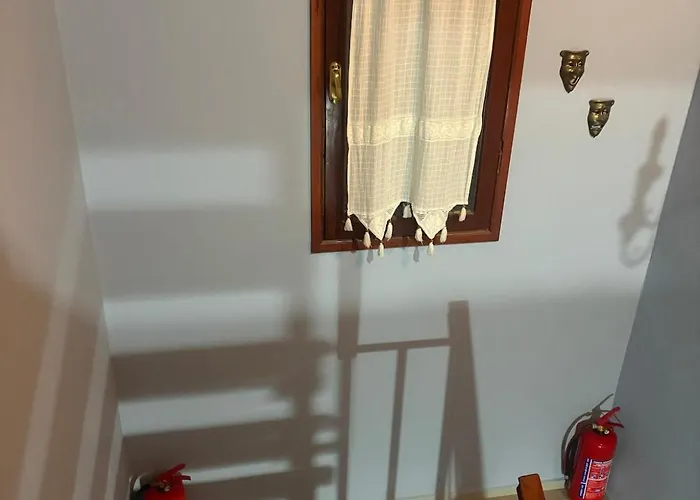 Detached Stone With Pool Sleeps 9 Villa